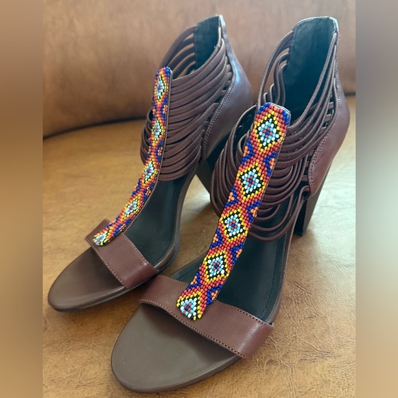 Vince Camuto Beaded T-Strap Cone-Heel Sandals Brown Size 9B / EU 39 NWOT - Picture 2 of 6